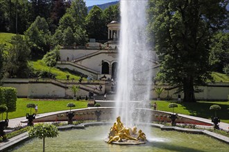 Flora fountain with fountain in the castle park of Linderhof Castle