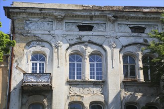 Art Nouveau house in need of renovation on Tchaikovsky Street