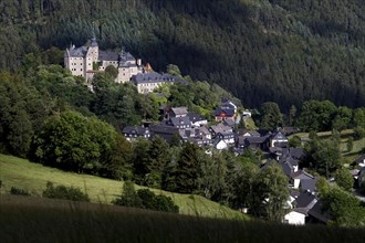 Place with Lauenstein Castle