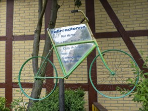 Suspended bicycle as an advertisement for the bicycle antenna in the Rundlingsdorf Meuchelfitz
