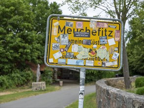 Place-name sign covered with political stickers from the Rundlingsdorf Meuchelfitz