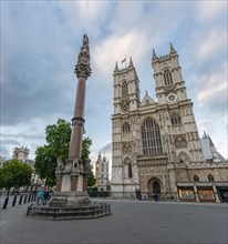 Westminster Abbey with Crimes and Indian Mutiny Memorial