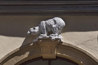 Polar bear figure on the Haus zum Eisbaeren from 1928