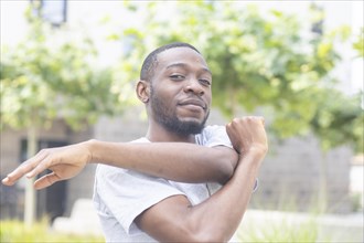 Young black man doing fitness in the summer of the city