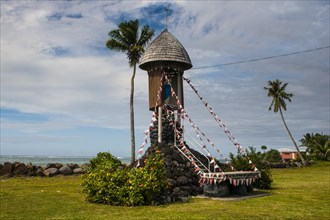 Christian statue in a traditional housing on Lano beach in SavaiÂ´i
