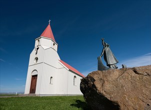 Monument to Guoriour Porbjarnardottir with son Snorri Porfinnsson