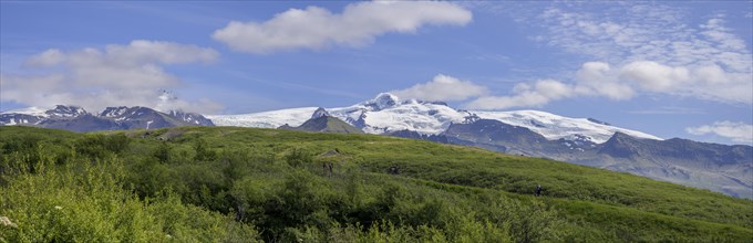 Vatnajoekull with peak of Hvannadalshnukur