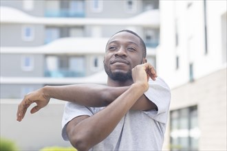 Young black man doing fitness in the summer of the city