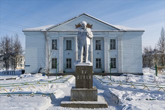 Lenin statue before the town house in Artyk village