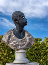 Busts at the first roundel in Sanssouci Park
