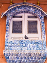 Dutch tile bay window