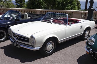 Two-seater folding-roof convertible Mercedes-Benz W 113 250 SL