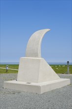 Sculpture Woge retour by Uta Grams on the Elisabethgrodendeich viewing dune