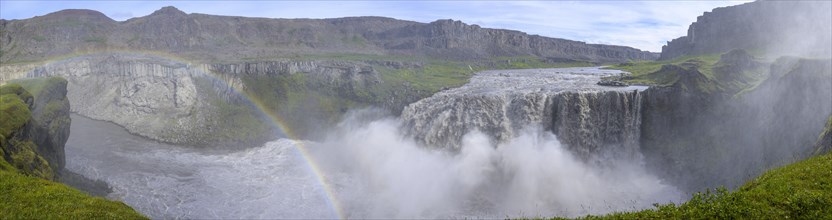 Rainbow at Hafragilsfoss