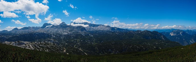 OLYMPUS View of the Hallstatt Glacier and High Dachstein