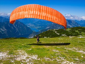 Paragliding on the Krippenstein with Lake Hallstatt