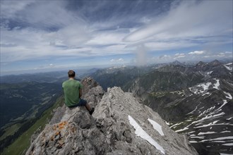 Mountaineers on the summit of the Maedelegabel