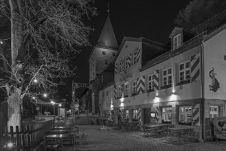 Night shot of the Kettensteg inn with historic chain footbridge from 1802