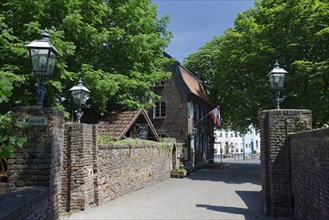 Access from Linn Castle to the Old Town of Linn