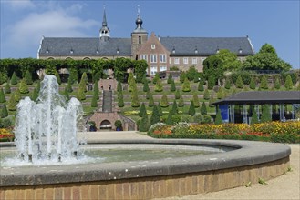 Fontaine and gardens of Kamp Abbey