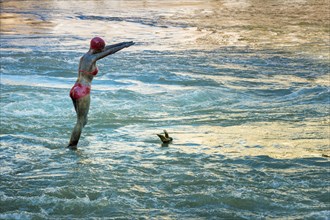 Woman statue diving in Vardar river