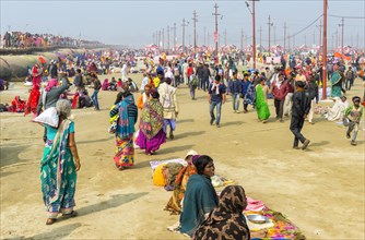 Pilgrims on their way to the Allahabad Kumbh Mela
