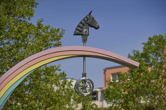 Sculpture hobbyhorse looking for rainbow