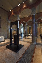 Exhibits and showcases