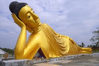 Lying golden Buddha