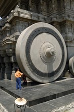 101 feet tall 2700-tonne granite stone temple chariot in Valluvarkottam