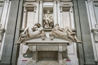 Tomb of Giuliano de' Medici with the recumbent figures Night