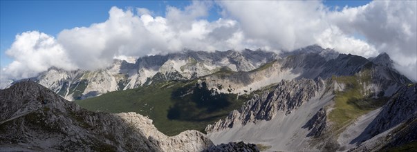 View from the Hafelekarspitze to mountain peaks in the Karwendel mountains