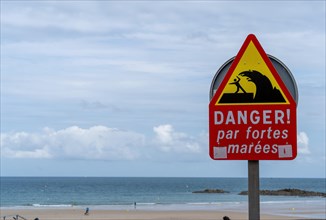 Warning sign against surf and big waves on the beach of Saint-Malo
