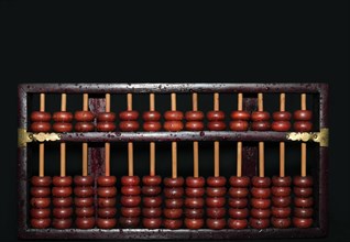 Chinese abacus (calculating aid)