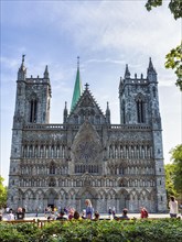 Nidaros Cathedral with visitors