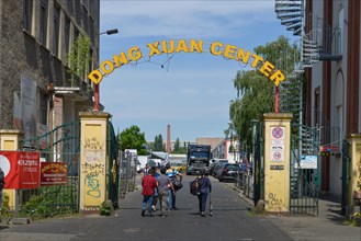 Dong Xuan Center