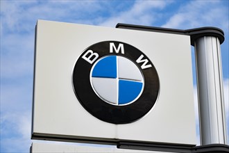 BMW dealer sign