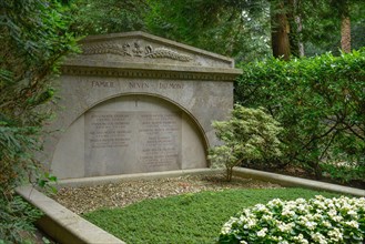 Neven Dumont Family Grave