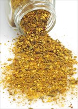 CURRY POWDER AGAINST WHITE BACKGROUND