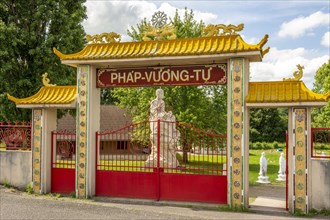 Gate of vietnamese pagoda