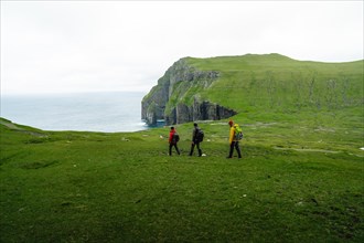3 Hikers go to Asmundarstakkur cliff