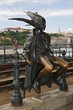 Bronze statue on Danube promenade