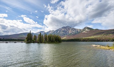 Lake Pyramid Lake with Pyramid Island