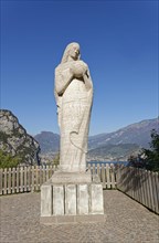 Statue Regina Mundi