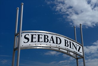 Sign Seebad Binz an der Seepromenade
