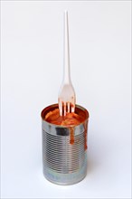 Ravioli in tin and plastic fork
