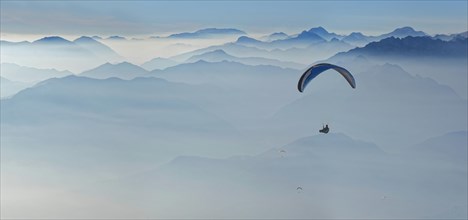 Paragliding with the peaks of the Garda Mountains and Bergamo Alps