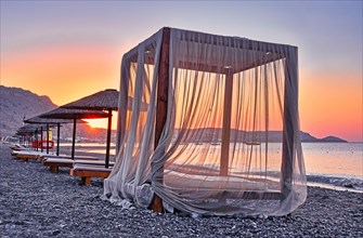 Canopy for beach loungers with curtains