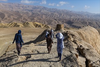 Women exploring Darya-e Adjahar