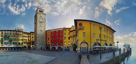 Piazza Novembre with Torre Apponale